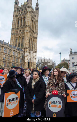 London, UK, 04/03/2018 Femmes4mars Soins mars à Londres à l'appui des femmes. Credit : JOHNNY ARMSTEAD/Alamy Live News Banque D'Images