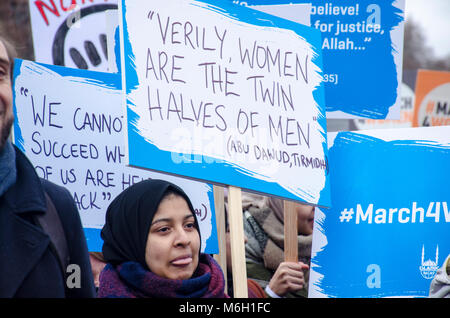 London, UK, 04/03/2018 Femmes4mars Soins mars à Londres à l'appui des femmes. Credit : JOHNNY ARMSTEAD/Alamy Live News Banque D'Images