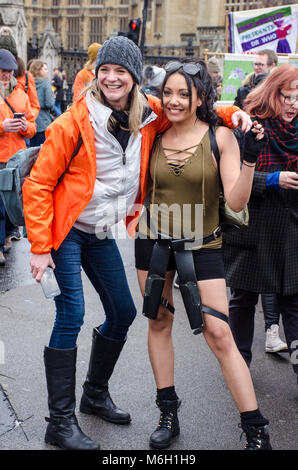 London, UK, 04/03/2018 Femmes4mars Soins mars à Londres à l'appui des femmes. Credit : JOHNNY ARMSTEAD/Alamy Live News Banque D'Images