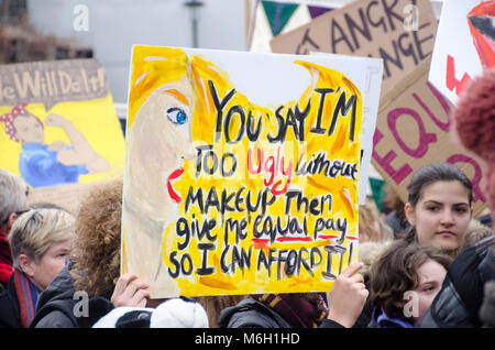 London, UK, 04/03/2018 Femmes4mars Soins mars à Londres à l'appui des femmes. Credit : JOHNNY ARMSTEAD/Alamy Live News Banque D'Images