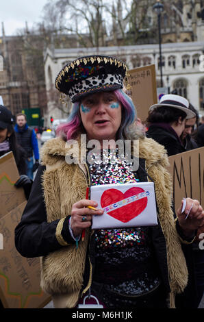 London, UK, 04/03/2018 Femmes4mars Soins mars à Londres à l'appui des femmes. Credit : JOHNNY ARMSTEAD/Alamy Live News Banque D'Images