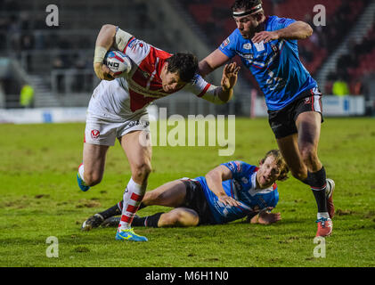 Dimanche 4 mars 2018, totalement méchants, stade St Helens, Angleterre ; Betfred Super League, St Helens rugby contre Salford Red Devils ; St Helens Louie McCarthy-Scarsbrook va au-dessus d'un crédit d'essayer : Nouvelles Images/Alamy Live News Banque D'Images