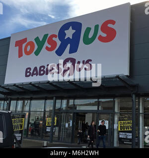 Swansea, Royaume-Uni, 4 mars 2018, Toys R Us en faillite et fermeture vente Crédit : Ian Thomas/Alamy Live News Banque D'Images