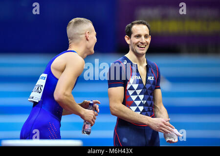 Birmingham, UK. 4e Mar, 2018. Axel Chapelle (FRA) Sam Kendricks (USA) en finale du saut à la perche lors des Championnats du monde en salle de l'IAAF à Arena Birmingham le dimanche, 04 mars 2018. BIRMINGHAM ENGLAND. Credit : Taka Wu/Alamy Live News Banque D'Images