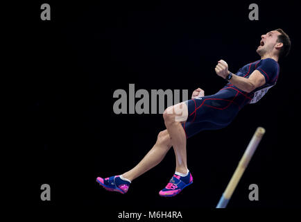 Birmingham, UK. 4e Mar, 2018. : Championnats du monde en salle. France Renaud Lavillenie de célébrer son saut dans le Perche. Il a remporté l'or. Photo : Sven Hoppe/dpa dpa : Crédit photo alliance/Alamy Live News Banque D'Images