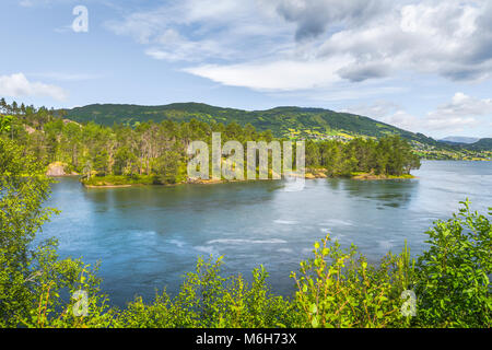 Lac Hafslovatnet près de Solvorn, Norvège, village Hafslo, municipalité de Luster, comté de Sogn og Fjordane Banque D'Images