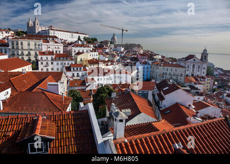 Voir d'Alfama de Miradouro das Portas do Sol viewpoint Banque D'Images