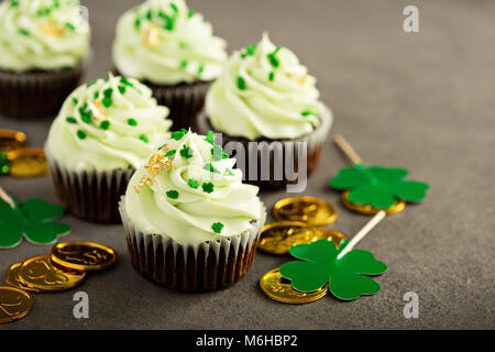 St Patricks day chocolate mint cupcakes