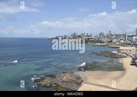 Salvador-Brazil, Mars 01, 2018. Vue aérienne de la plage, Rio Vermelho à Salvador, de la côte sud de Bahia. Banque D'Images