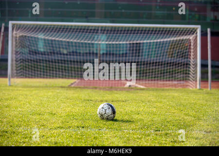 Vue d'un filet sur un terrain de soccer. Banque D'Images