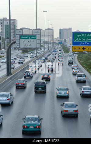 Vue de dessus de King Fahad Road dans la ville de Riyad, Arabie Saoudite Banque D'Images