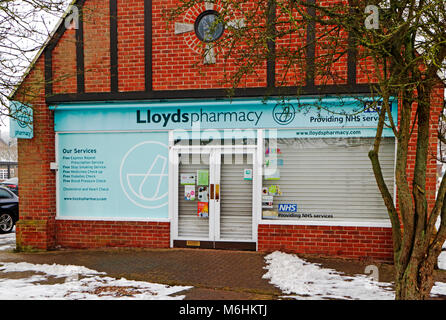 Une vue de l'attention des passants de la Lloyds Pharmacy à Drayton, Norwich, Norfolk, Angleterre, Royaume-Uni, Europe. Banque D'Images