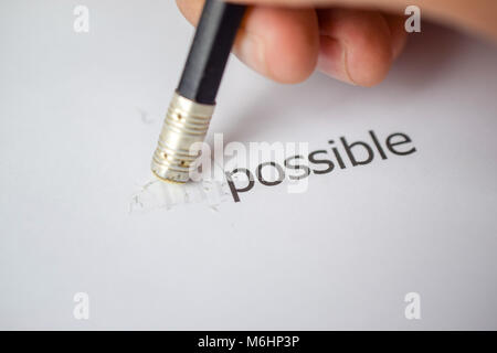 Changer le mot impossible à possible avec une gomme à crayon - concept d'affaires Banque D'Images