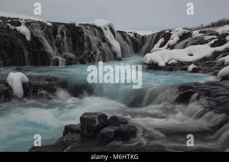 Dans Bruearfoss cascade bleu en Islande Banque D'Images