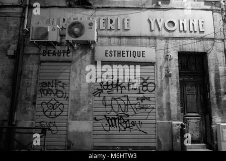 Ancienne vitrine dans le quartier de Vieux Port, Marseille, France Banque D'Images