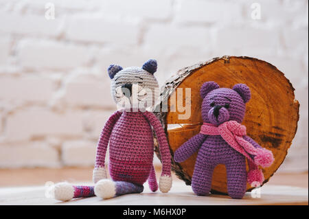 Jouets tricotés dans la technique de tricotage amigurumi Banque D'Images