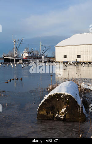 Heritage net loft immeuble sur les rives du fleuve Fraser à Steveston, Canada Banque D'Images