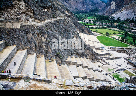 Terrasses que rester à la forteresse ou Temple Hill à Ollantaytambo, Pérou. Banque D'Images