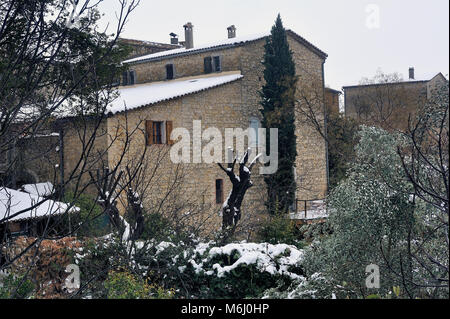 Paysage de neige du sud-est de la France à Tornac dans le Gard Banque D'Images