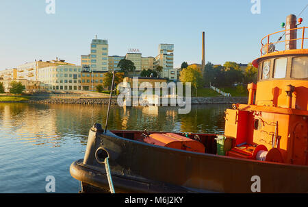 Hammarby Sjostad Barge, l'Éco Quartier un pionnier dans le développement durable, le lac Hammarby, Stockholm, Suède, Scandinavie. Banque D'Images