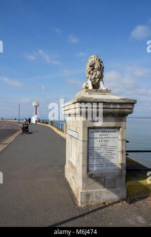 Statue de Lion sur l'Égypte Esplanade, Cowes, île de Wight, Royaume-Uni Banque D'Images