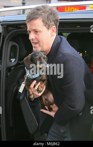 Anthony McPartlin et Declan Donnelly arrivant à la 3e journée de Britain's Got Talent auditions avec leurs chiens en vedette : Declan Donnelly Où : London, Royaume-Uni Quand : 01 Feb 2018 Credit : WENN.com Banque D'Images