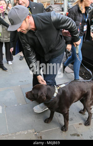 Anthony McPartlin et Declan Donnelly arrivant à la 3e journée de Britain's Got Talent auditions avec leurs chiens en vedette : Anthony McPartlin Où : London, Royaume-Uni Quand : 01 Feb 2018 Credit : WENN.com Banque D'Images