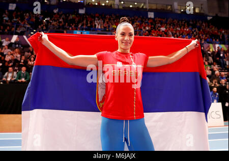 Ivana Spanovic de la Serbie célèbre remportant la médaille d'or en saut en longueur pendant quatre jour final de l'IAAF 2018 Championnats du Monde Indoor à l'Arena de Birmingham. Banque D'Images