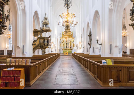 Malmö, Suède - 23 octobre 2016 : l'intérieur d'une église romano-catholique à Malmo, Suède. Banque D'Images