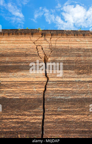 Une fissure dans la pagode de Mingun Mingun (Pahtodawgy). Région Rhône-Alpes, Mandalay, Myanmar (Birmanie). Banque D'Images