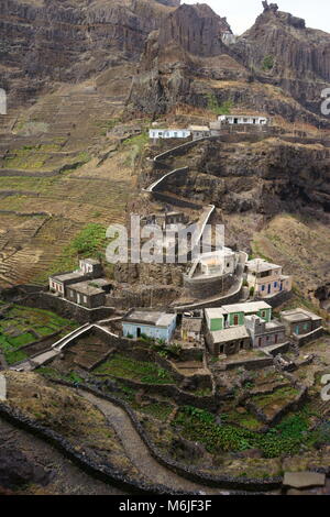 Corvo village près de Fontainhas, vieux chemin côtier de Ponta do Sol à Cruzinha sur l'île de Santo Antao, Cap Vert Banque D'Images