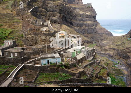 Corvo village près de Fontainhas, vieux chemin côtier de Ponta do Sol à Cruzinha sur l'île de Santo Antao, Cap Vert Banque D'Images