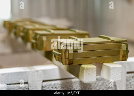 Boîte de souvenirs pour les armes dans l'atelier de peinture Banque D'Images