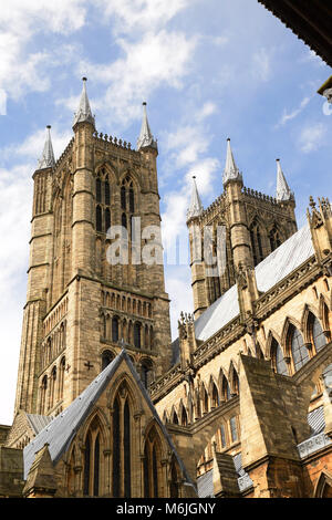 La Cathédrale de Lincoln. Les tours de l'ouest du sud-est. Banque D'Images