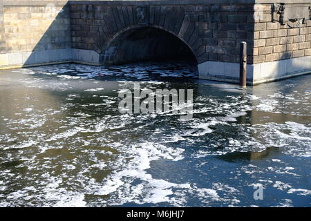 La glace de la rivière Banque D'Images