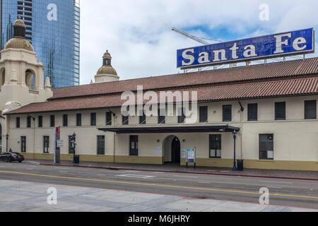 San Diego, Californie, USA - Santa Fe de Union Station pour les trains. Construit dans le style colonial revival espagnol a ouvert en 1915. Situé au centre-ville de San Diego. Banque D'Images