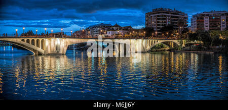 Pont de San Telmo (1925-1931), conçu par Jose Eugenio Ribera. Séville, Espagne Banque D'Images