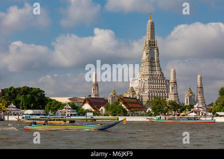 Wat Arun Bangkok Thaïlande 03 mars, 2018 Wat Arun, le Temple de l'aube, sur la rivière Chao Phraya. Banque D'Images