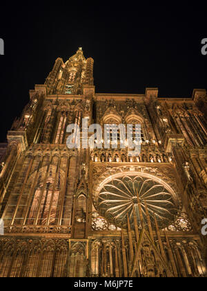 Façade de la cathédrale de Strasbourg photo de nuit Banque D'Images