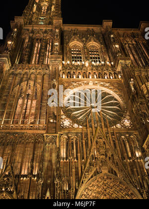 Façade de la cathédrale de Strasbourg photo de nuit Banque D'Images