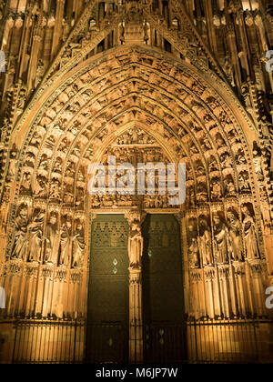 La cathédrale de Strasbourg porte photo de nuit Banque D'Images