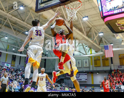 Albany, NY, USA. 3e Mar, 2018. Stony Brook dans le 69-60 Albany défaites America East Conference tournament quaterfinals au SEFCU Arena, le 3 mars 2018. Jaron Cornish (# 0) Credit : csm/Alamy Live News Banque D'Images