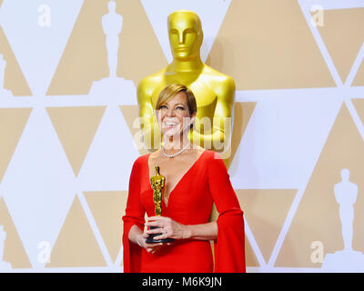 Los Angeles, Californie, USA. 4 mars, 2018. Allison Janney, lauréat du prix du second rôle féminin pour ?I, Tonya ? Pose dans la salle de presse au cours de la 90th Annual Academy Awards au Hollywood & Highland Center le 4 mars 2018 à Hollywood, Californie. Credit : Tsuni / USA/Alamy Live News Banque D'Images