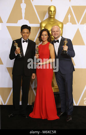 Hollywood, CA. 4e Mar, 2018. Kazuhiro Tsuji, Lucy Sibbick, David Malinowsk, dans la salle de presse lors de la 90e Academy Awards au Kodak Theater à Hollywood, Californie le 4 mars 2018. Credit : Faye Sadou/MediaPunch MediaPunch Crédit : Inc/Alamy Live News Banque D'Images