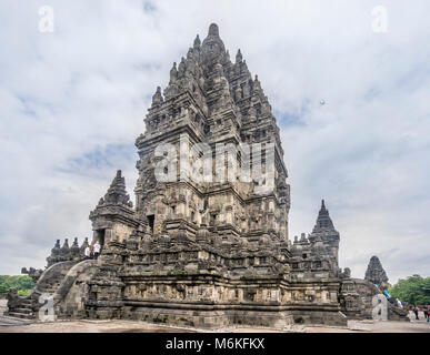 L'Indonésie, Java central, vue de la TRIMURTI sanctuaire dédié à Shiva (Candi Siwa) à la mi-9e siècle Temple Hindou de Prambanan Banque D'Images