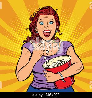 Femme regardant un film, de sourire et de manger du maïs soufflé. Fast food à la salle de cinéma. Pop art retro vector illustration comic cartoon kitsch vintage Illustration de Vecteur