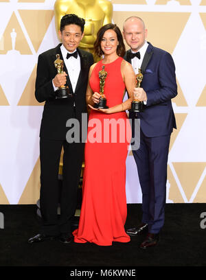 Kazuhiro Tsuji, Lucy Sibbick et David Malinowski avec leur meilleur maquillage Coiffure et oscar dans la salle de presse lors de la 90e Academy Awards tenue au Kodak Theater à Hollywood, Los Angeles, USA. Banque D'Images