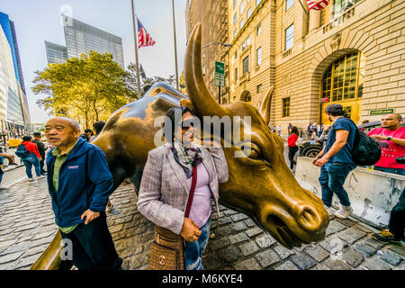 Bowling Green Bull charge   Manhattan New York, New York, USA Banque D'Images