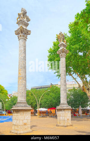 Séville, Espagne - Juin 08, 2017 Colonne : Alameda de Hercules, au centre-ville de la ville - Séville est la plus grande ville de la communauté autonome d'Andal Banque D'Images