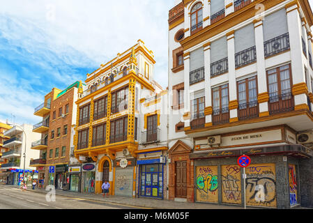 Séville, Espagne - Juin 08,2017 : rues du centre-ville de Séville - la ville est la capitale et la plus grande ville de la communauté autonome d'Andalousie et Banque D'Images